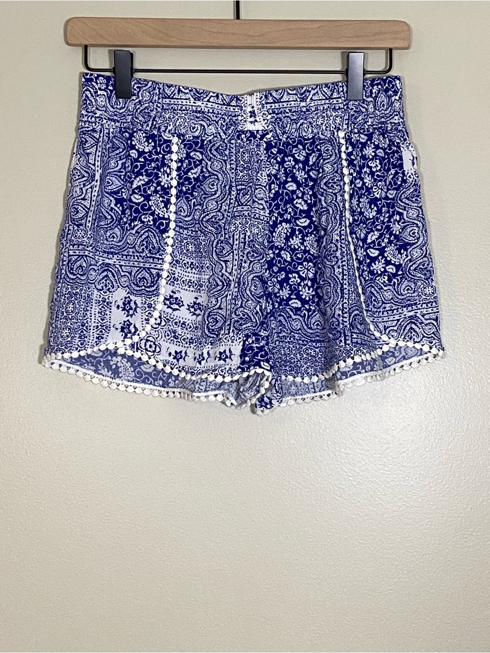 Love Tree Blue White Paisley Medallion Boho Shorts Pom Pom Trim Large